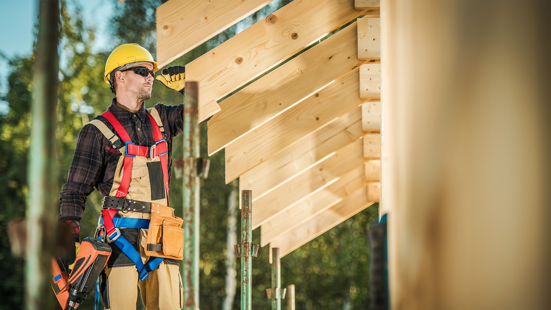 roofer in stevenage, hertfordshire fitting joists for a new slate roof